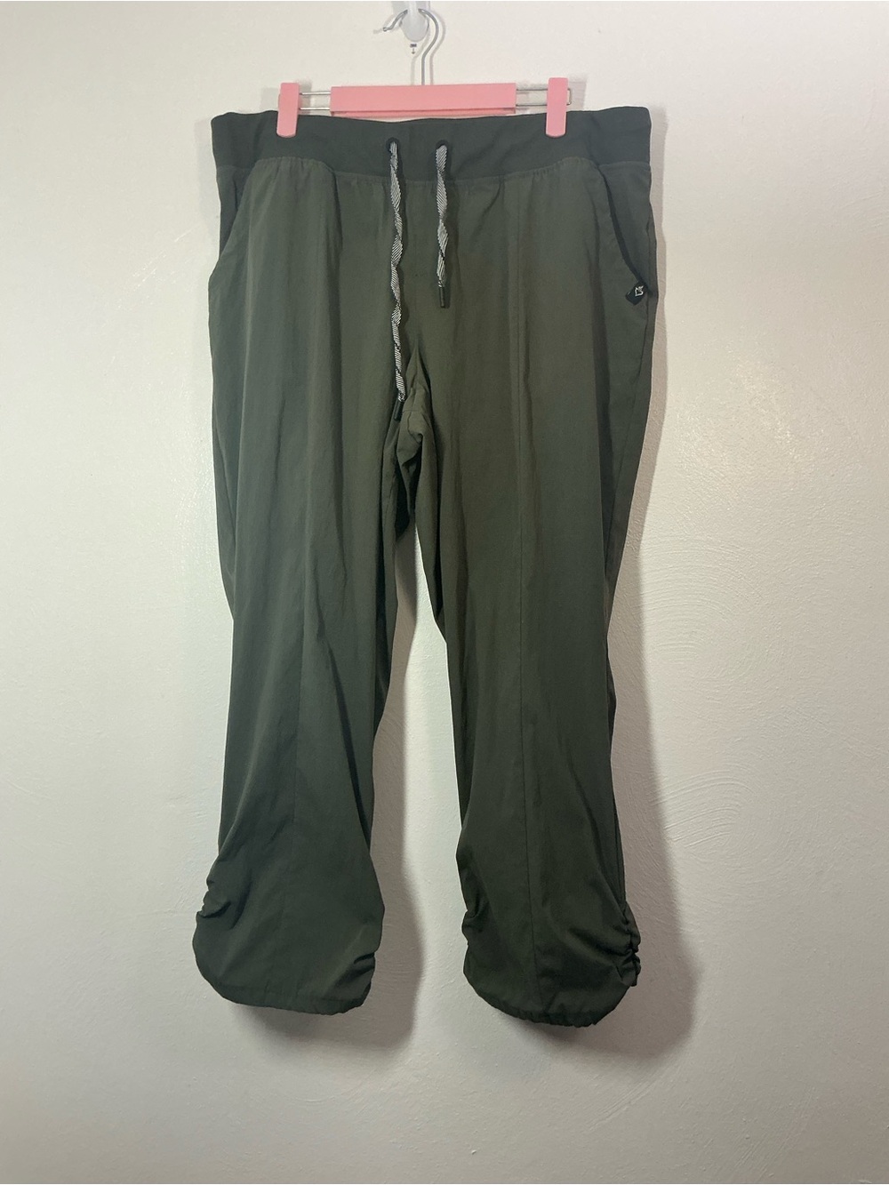 Torrid Happy Camper Crop Active Pant Size 2